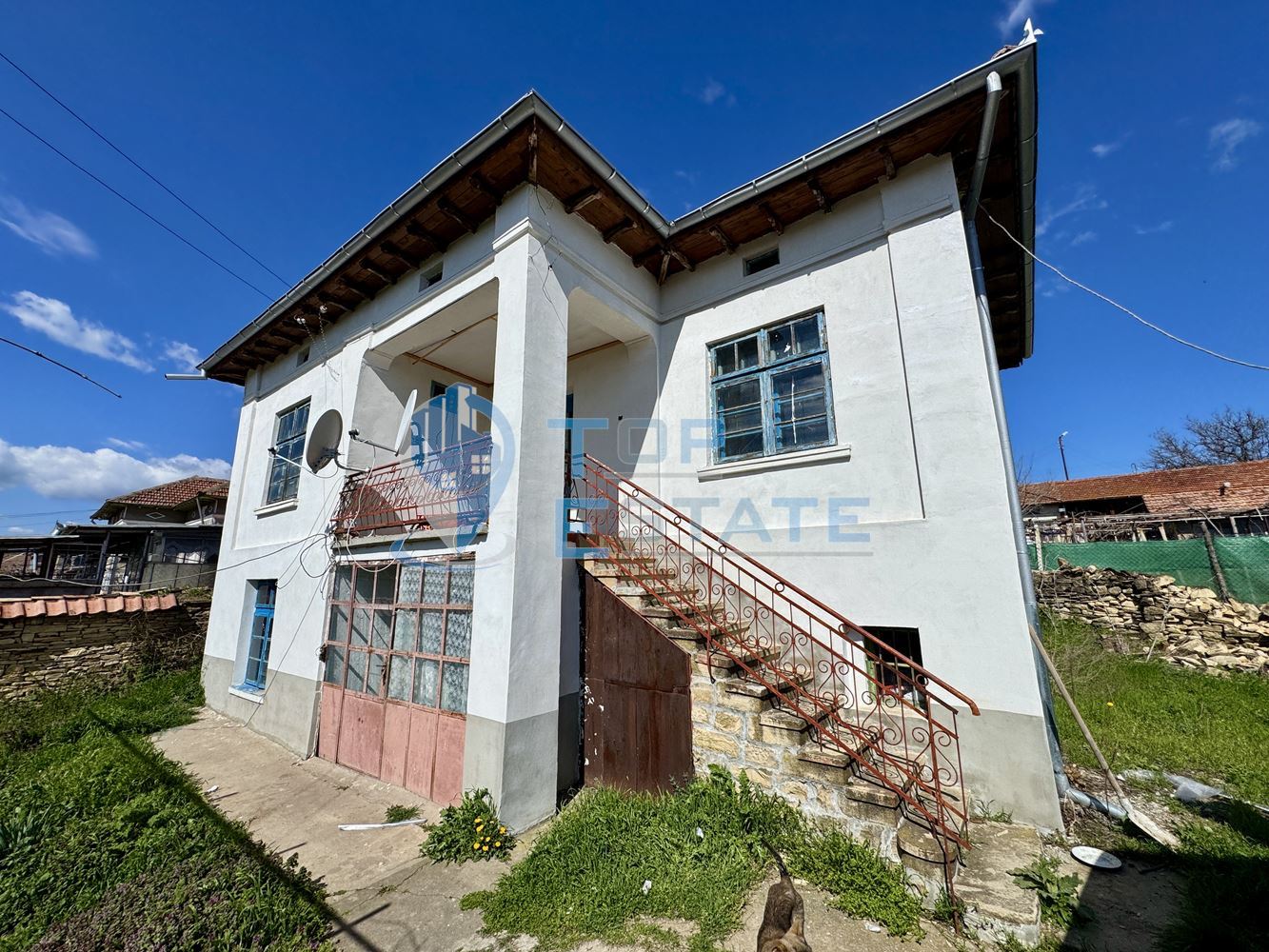 Двуетажна къща с кладенец и допълнителни постройки в село Долна Липница, област Велико Търново - 0