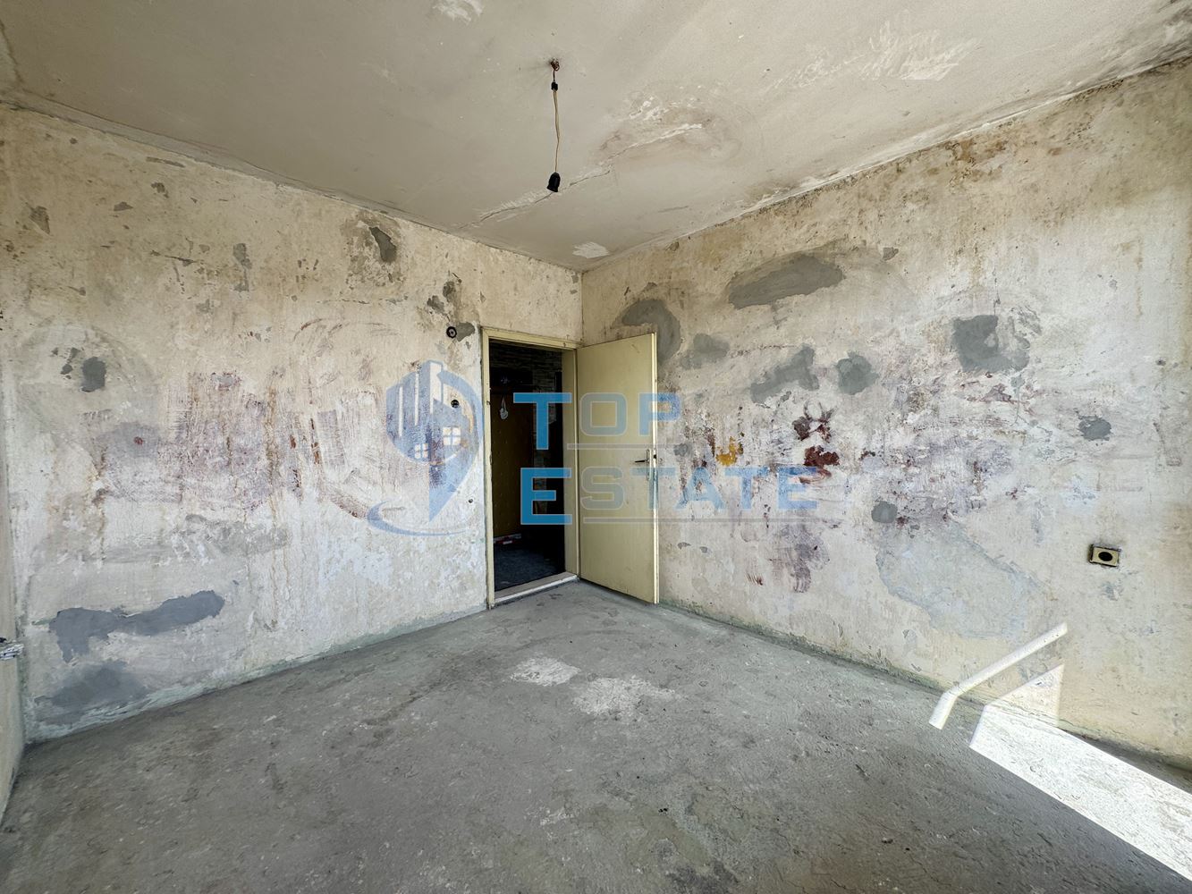 Двустаен тухлен апартамент в центъра на град Полски тръмбеш - 0