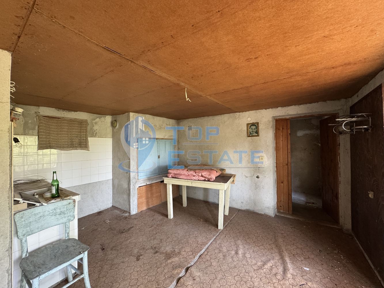 Тухлена къща с кладенец и голям двор в село Павел, област Велико Търново - 0