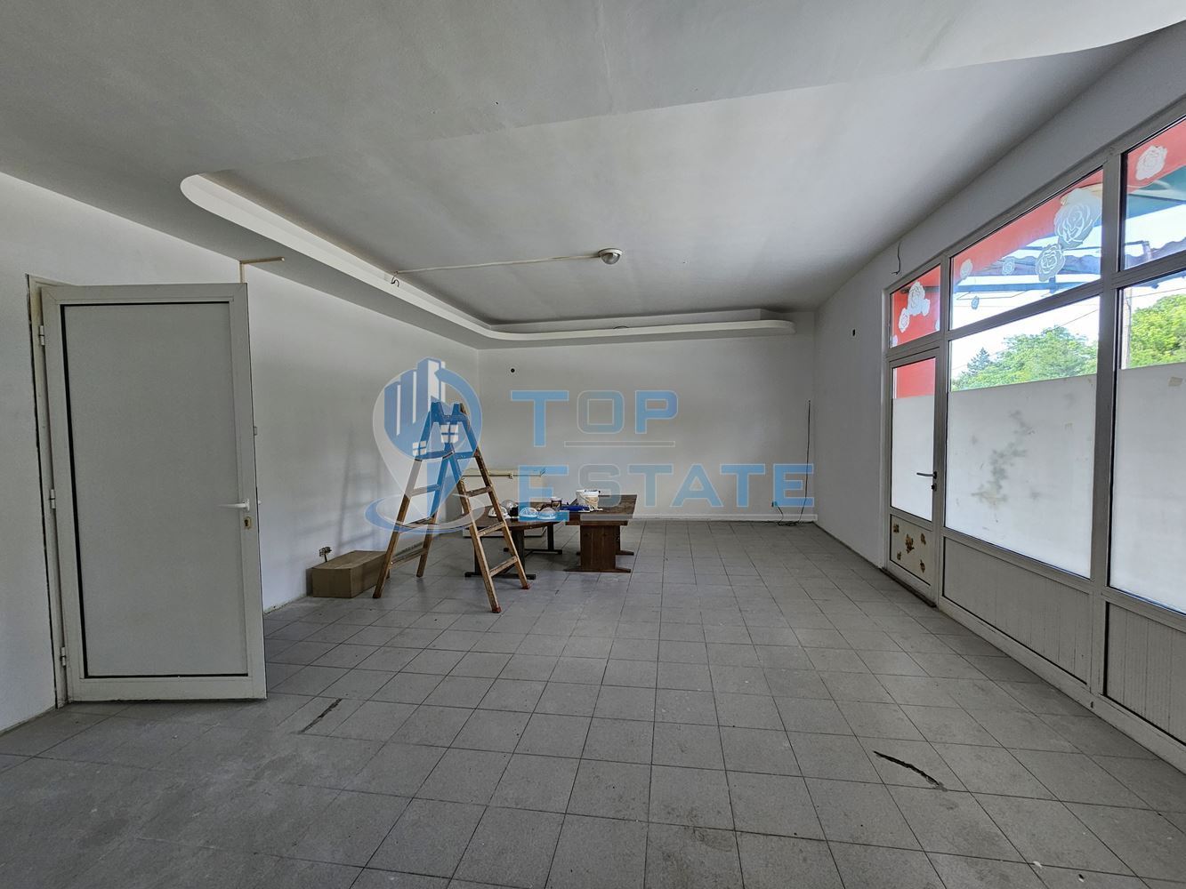 Промишленa сграда със собствен трафопост на главен път Русе - Свиленград в село Поликраище - 0