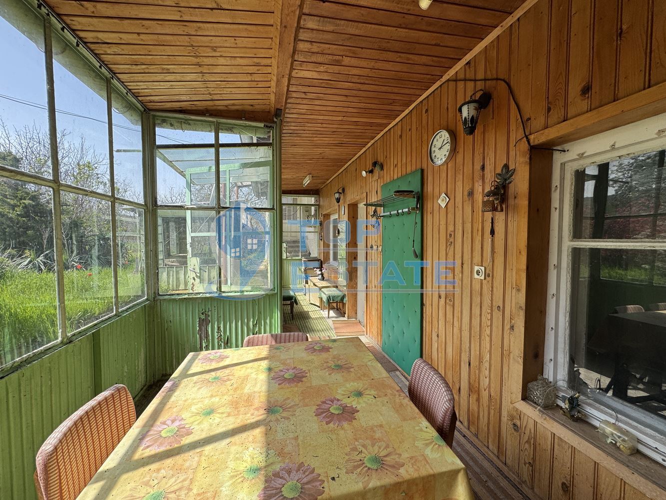 Къща с голям двор и допълнителни постройки в село Хотница, област Велико Търново - 0