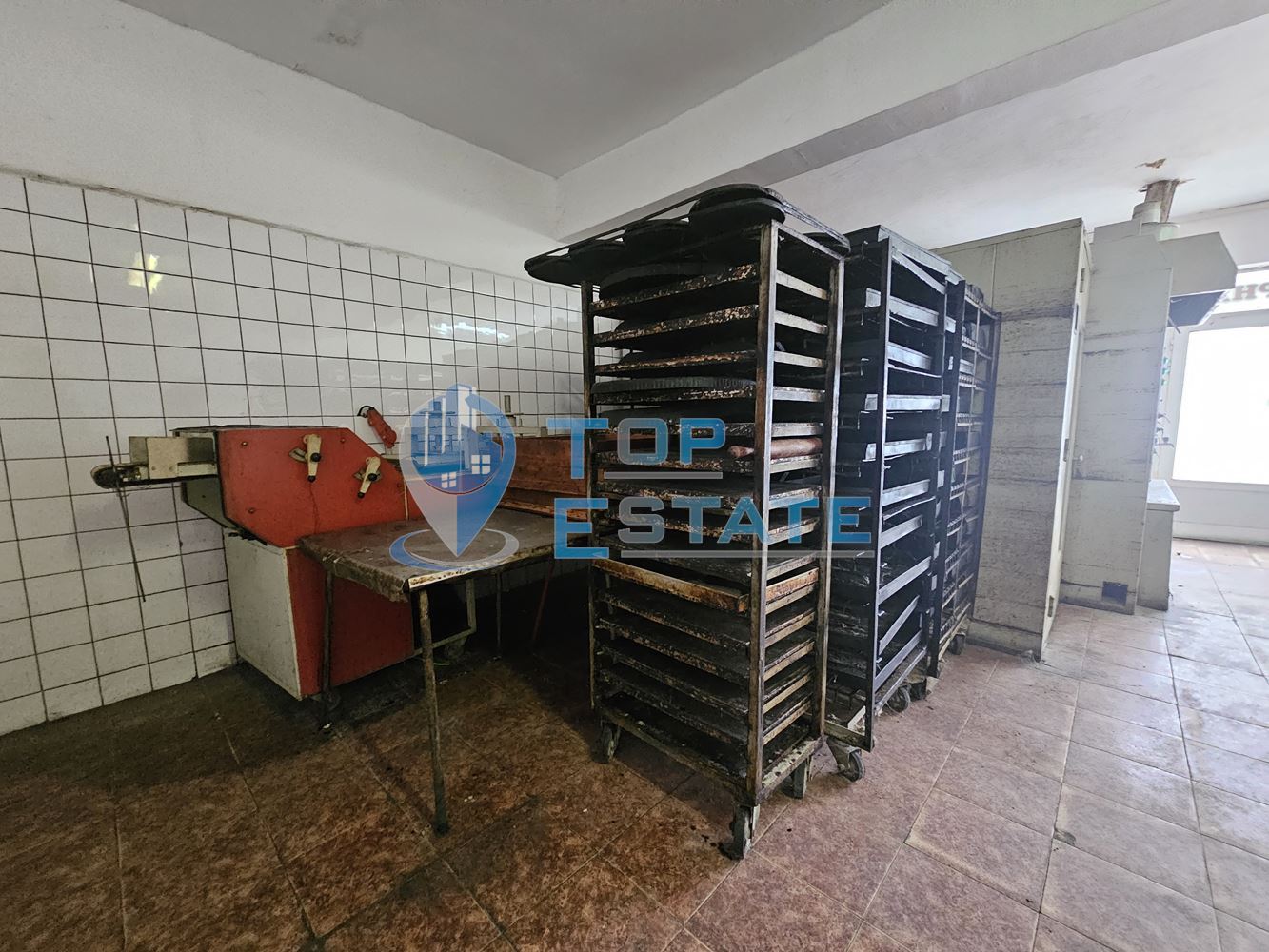 Търговски комплекс - хлебопекарна с оборудване, хранителен магазин и железария село Недан - 0