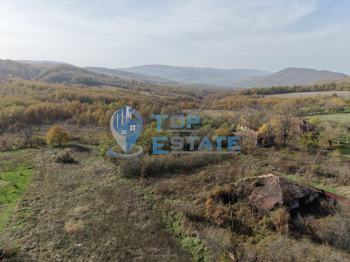 Панорамен парцел в регулация в село Равново, община Златарица - 0