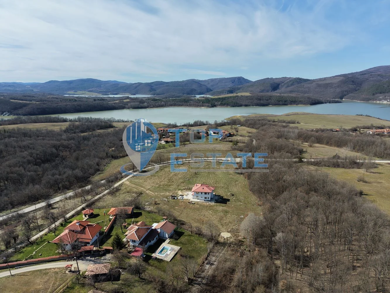 Огромен парцел с панорама в близост до язовир Йовковци - 0
