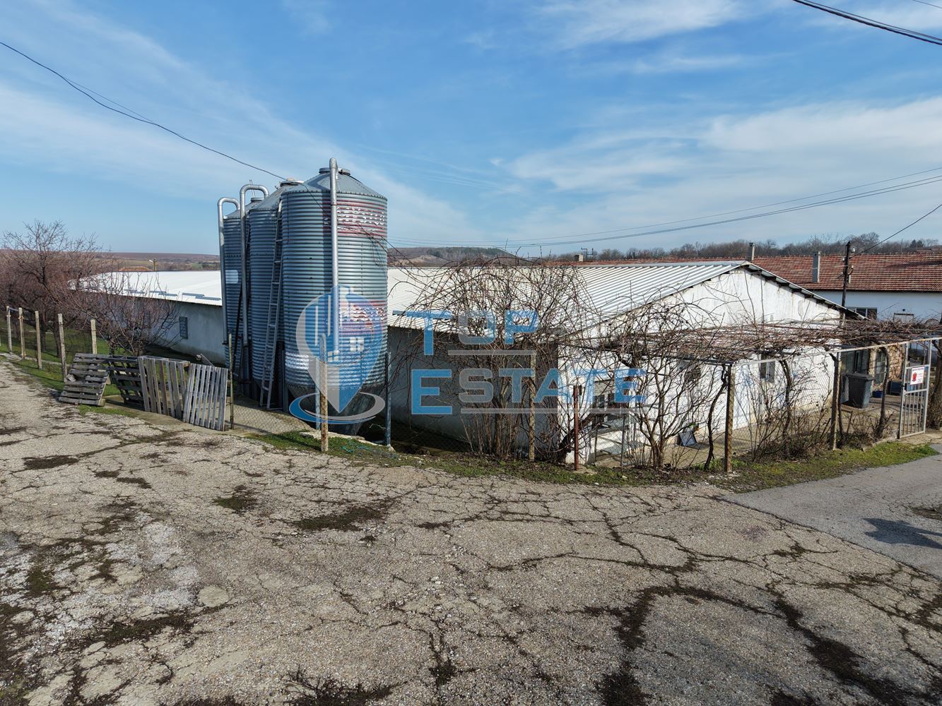 Птицеферма с разработен бизнес, ФЕЦ и оборудване, готова за работа в област Велико Търново - 0