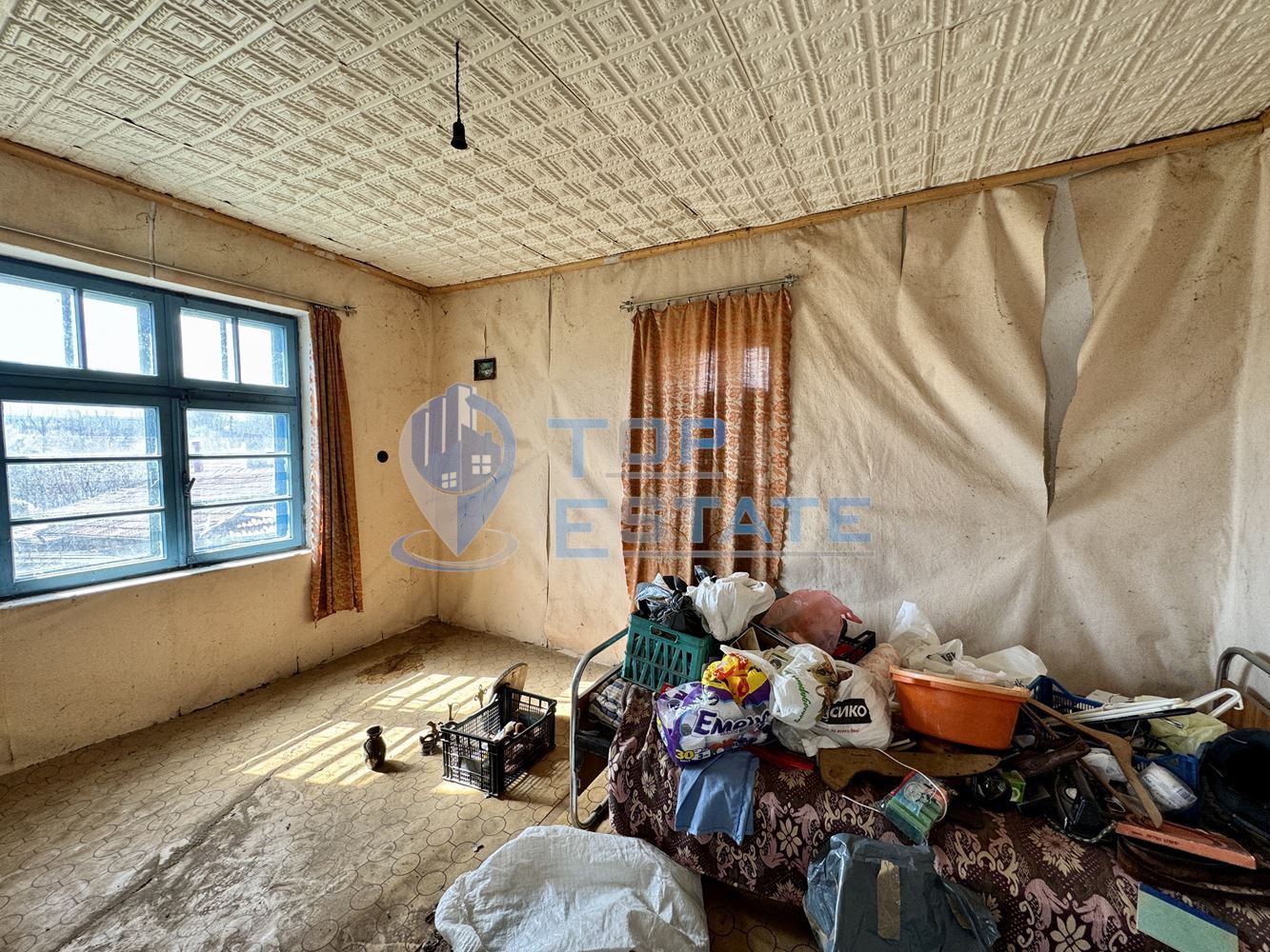 Двуетажна къща с кладенец и допълнителни постройки в село Долна Липница, област Велико Търново - 0