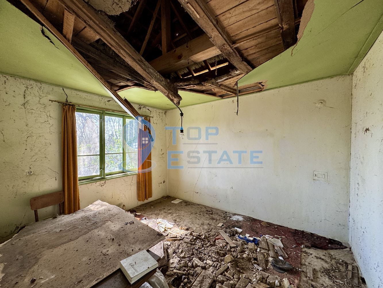 Тухлена къща с кладенец и допълнителни постройки в село Масларево, област Велико Търново - 0