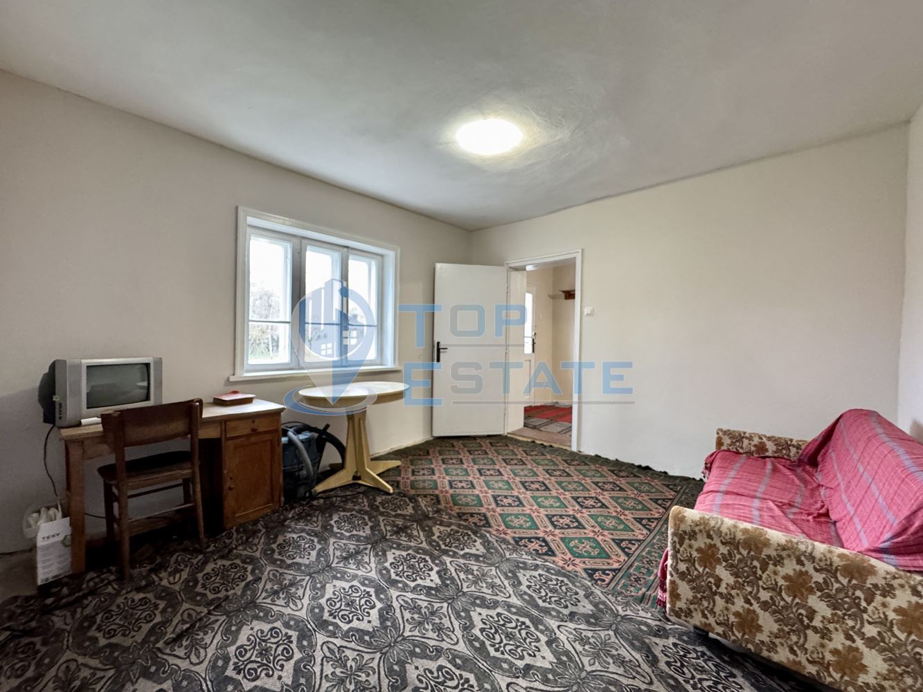 Здрава тухлена къща с кладенец и голям двор в село Павел, област Велико Търново - 0