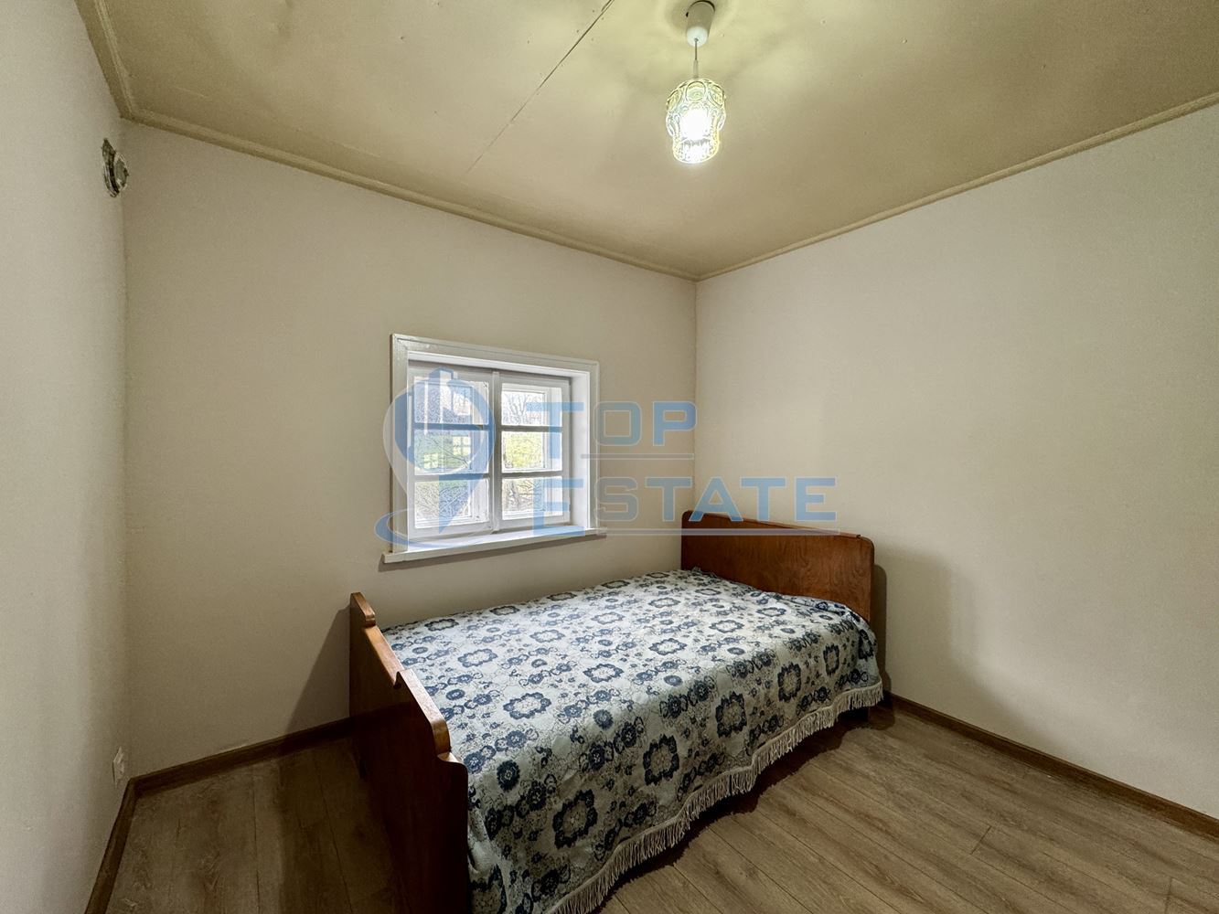 Здрава тухлена къща с кладенец и голям двор в село Павел, област Велико Търново - 0