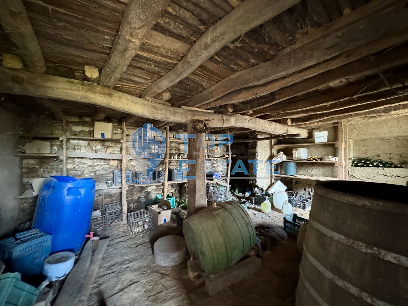 Тухлена къща с кладенец и допълнителни постройки в село Масларево, област Велико Търново - 0