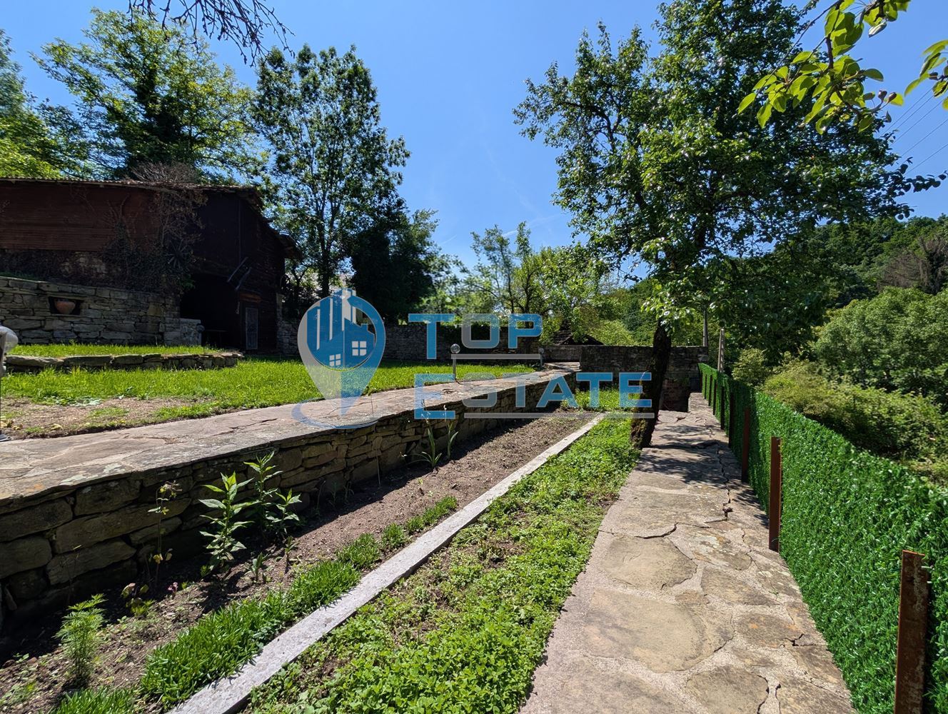 Реновирана къща с четири спални в Тревненския балкан - 0