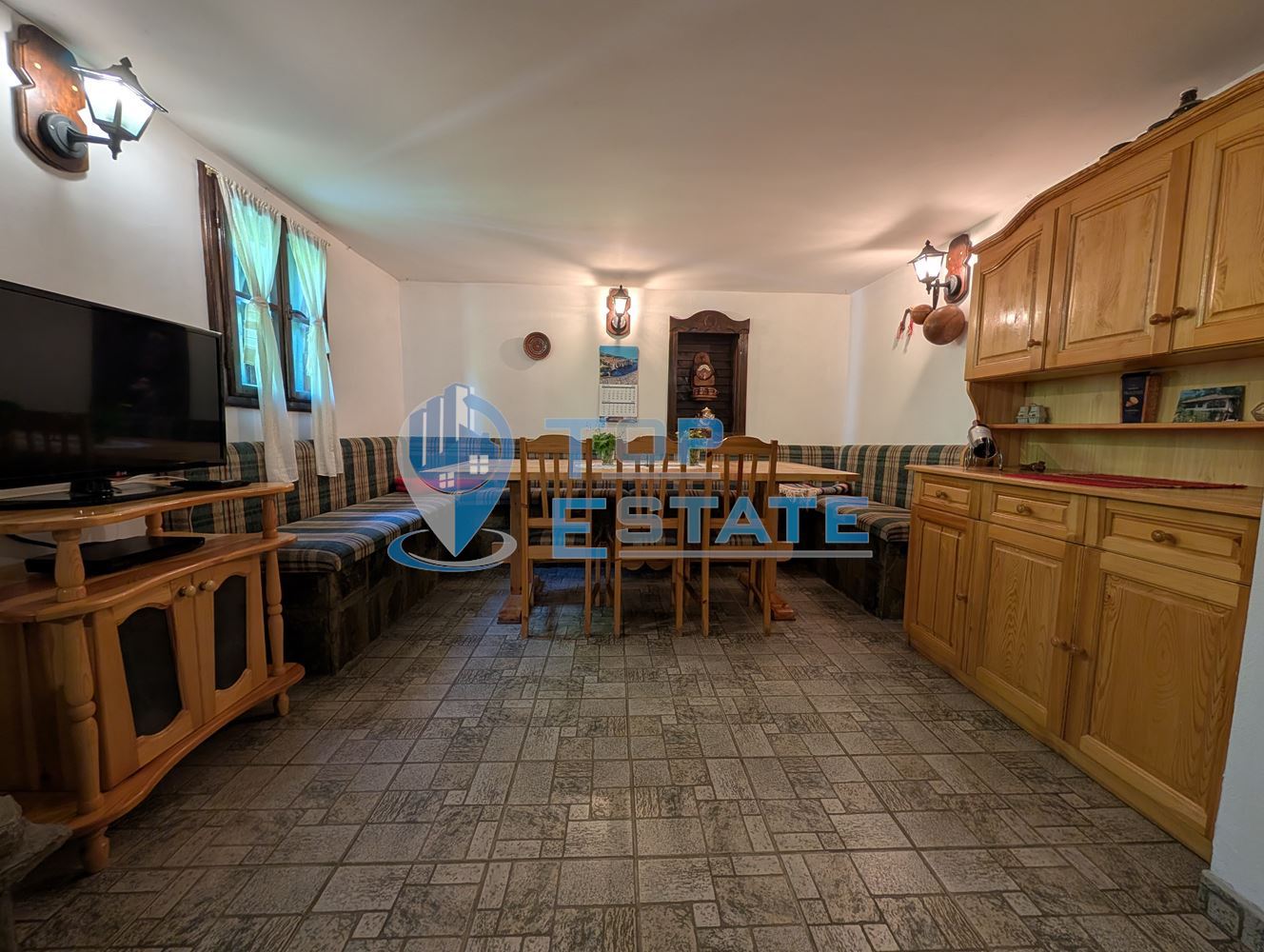 Реновирана къща с четири спални в Тревненския балкан - 0
