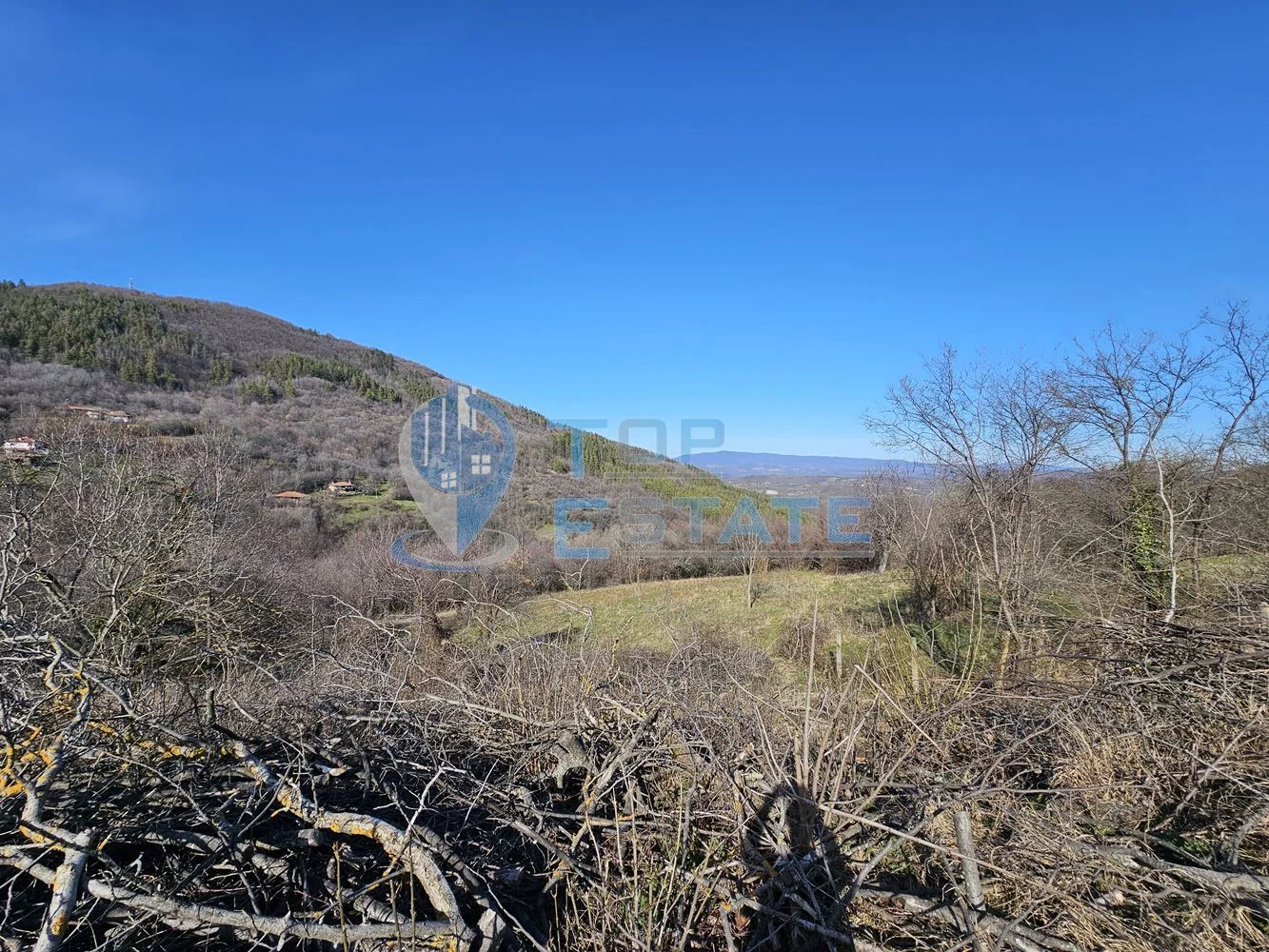 Панорамен парцел с масивна сграда с проект за къща за гости в село Буйновци, Еленски Балкан - 0