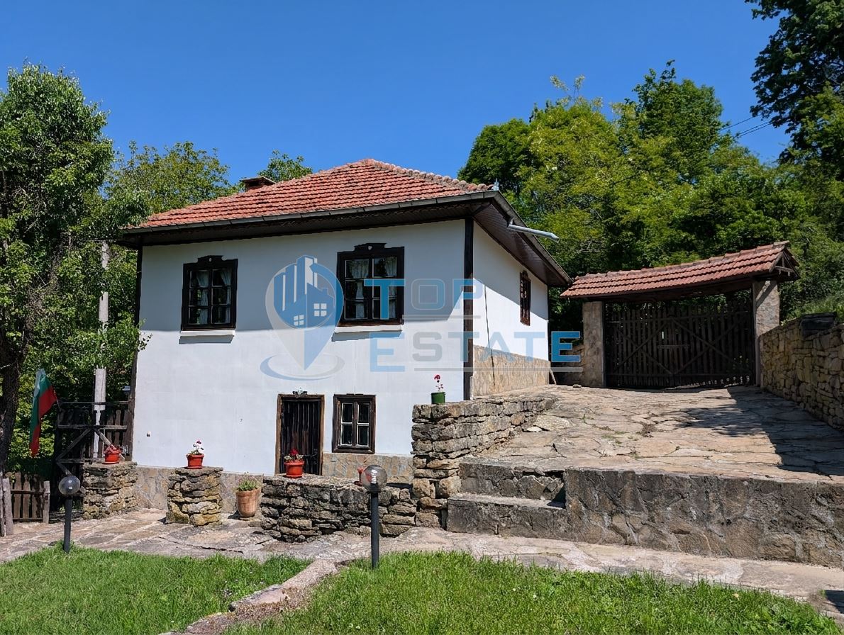 Реновирана къща с четири спални в Тревненския балкан - 0