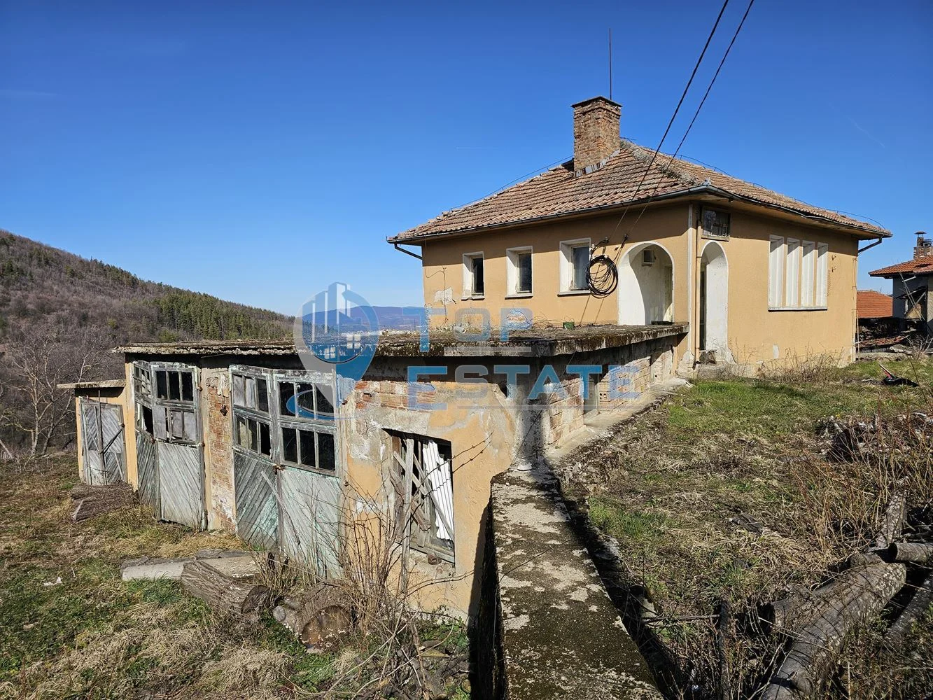 Панорамен парцел с масивна сграда с проект за къща за гости в село Буйновци, Еленски Балкан - 0
