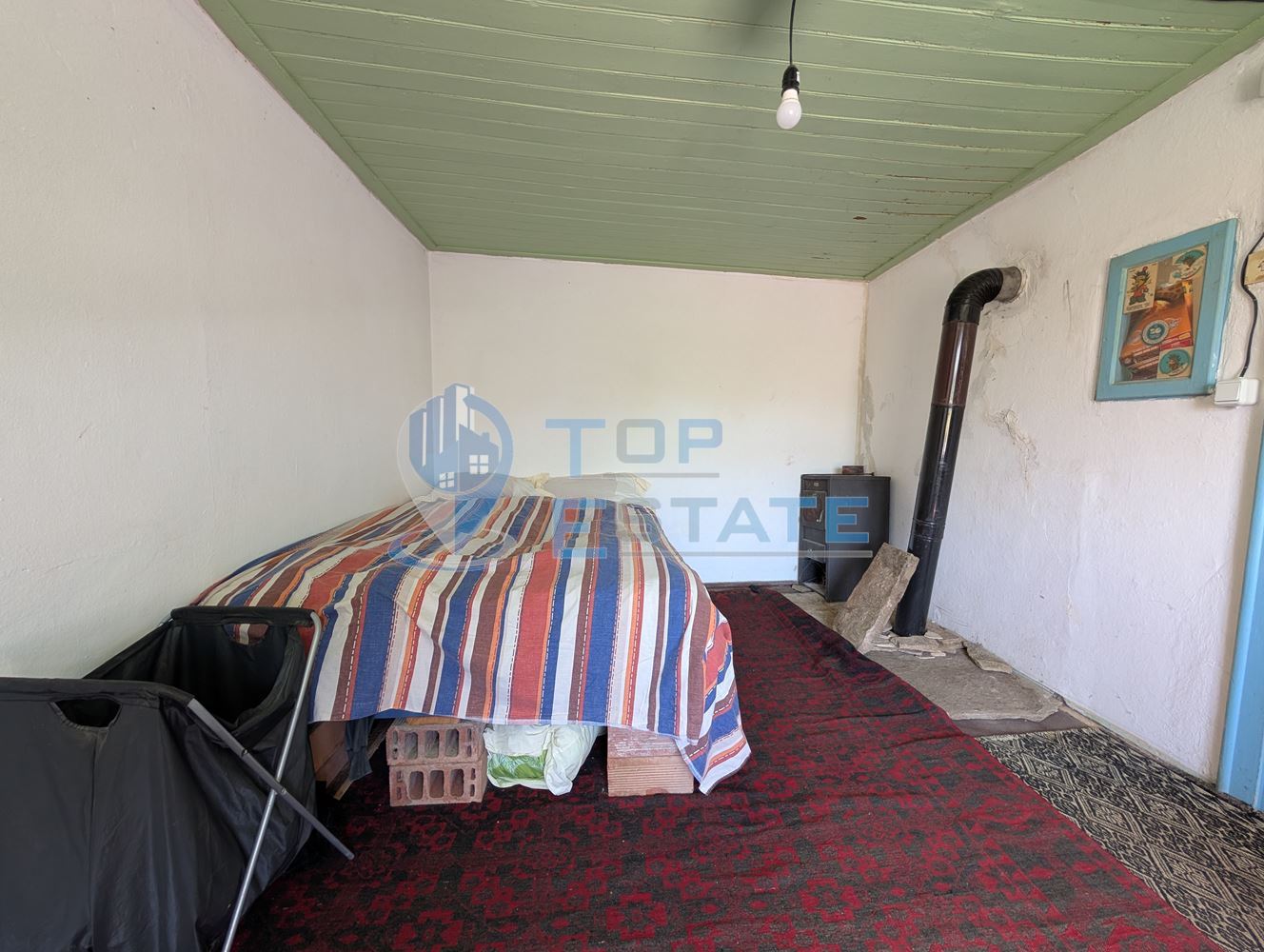 Къща с допълнителна постройка, гараж и поддържан двор в село Горна Липница - 0