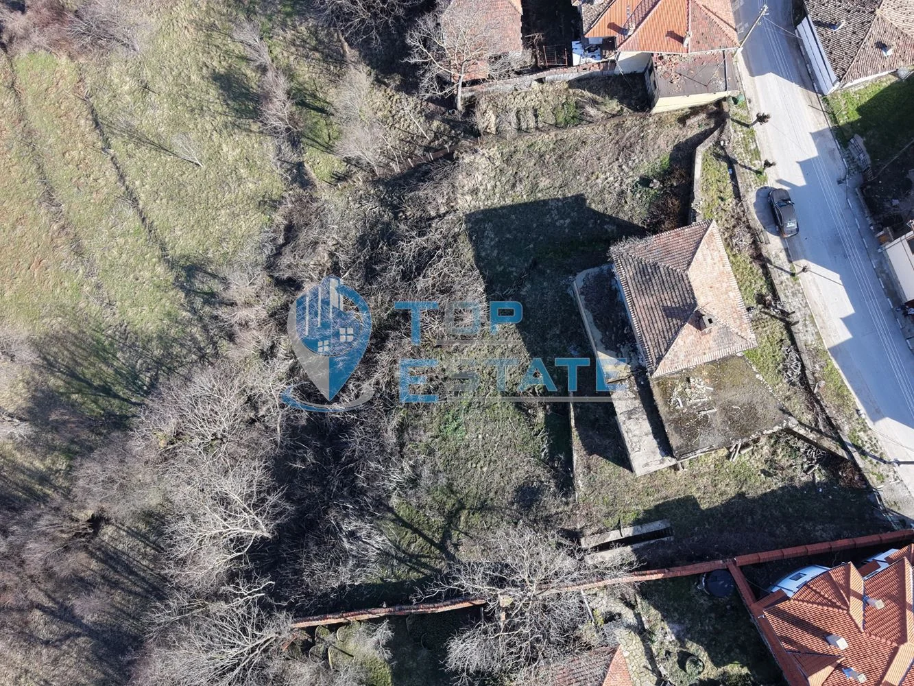 Панорамен парцел с масивна сграда с проект за къща за гости в село Буйновци, Еленски Балкан - 0