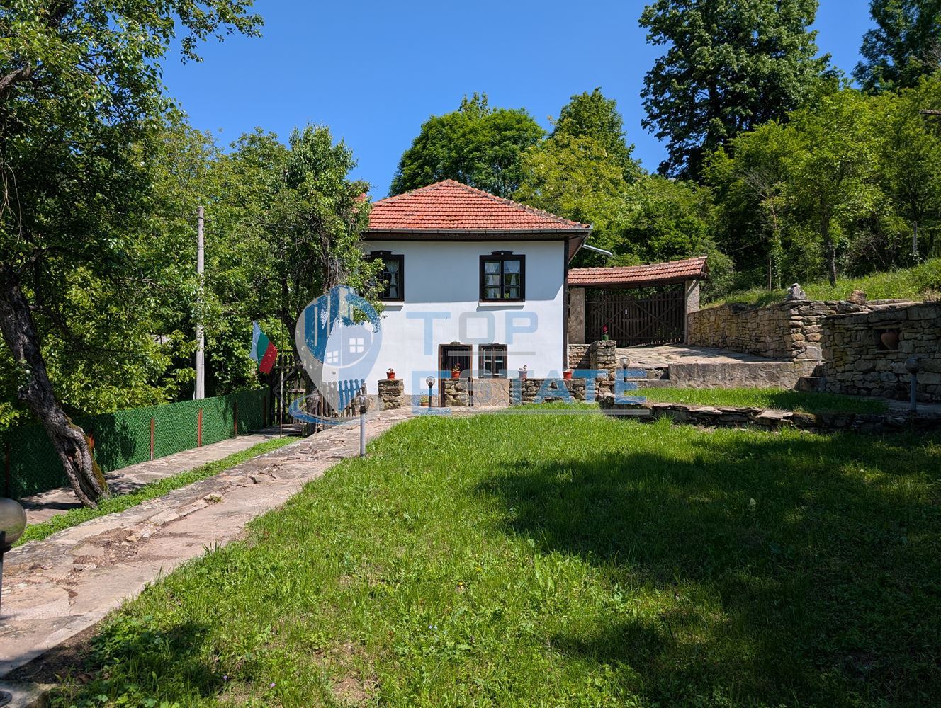 Реновирана къща с четири спални в Тревненския балкан - 0