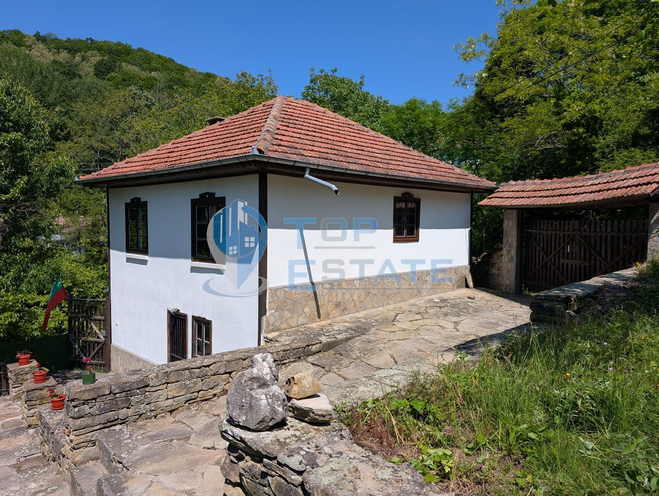 Реновирана къща с четири спални в Тревненския балкан - 0