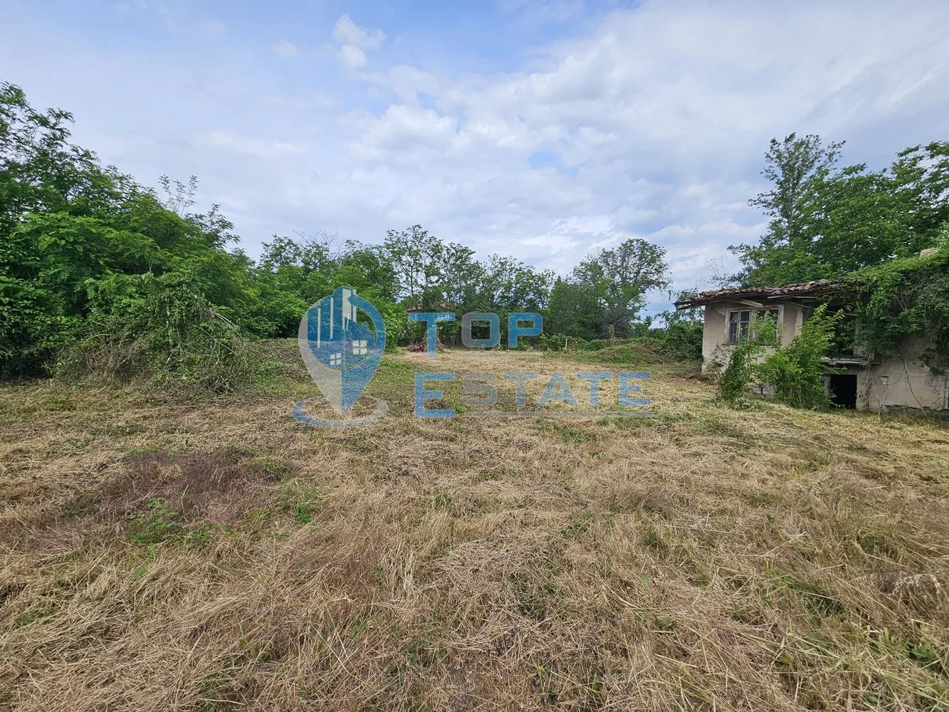 Парцел в регулация на главен път Русе - В. Търново в село Поликраище, общ. Горна Оряховица - 0
