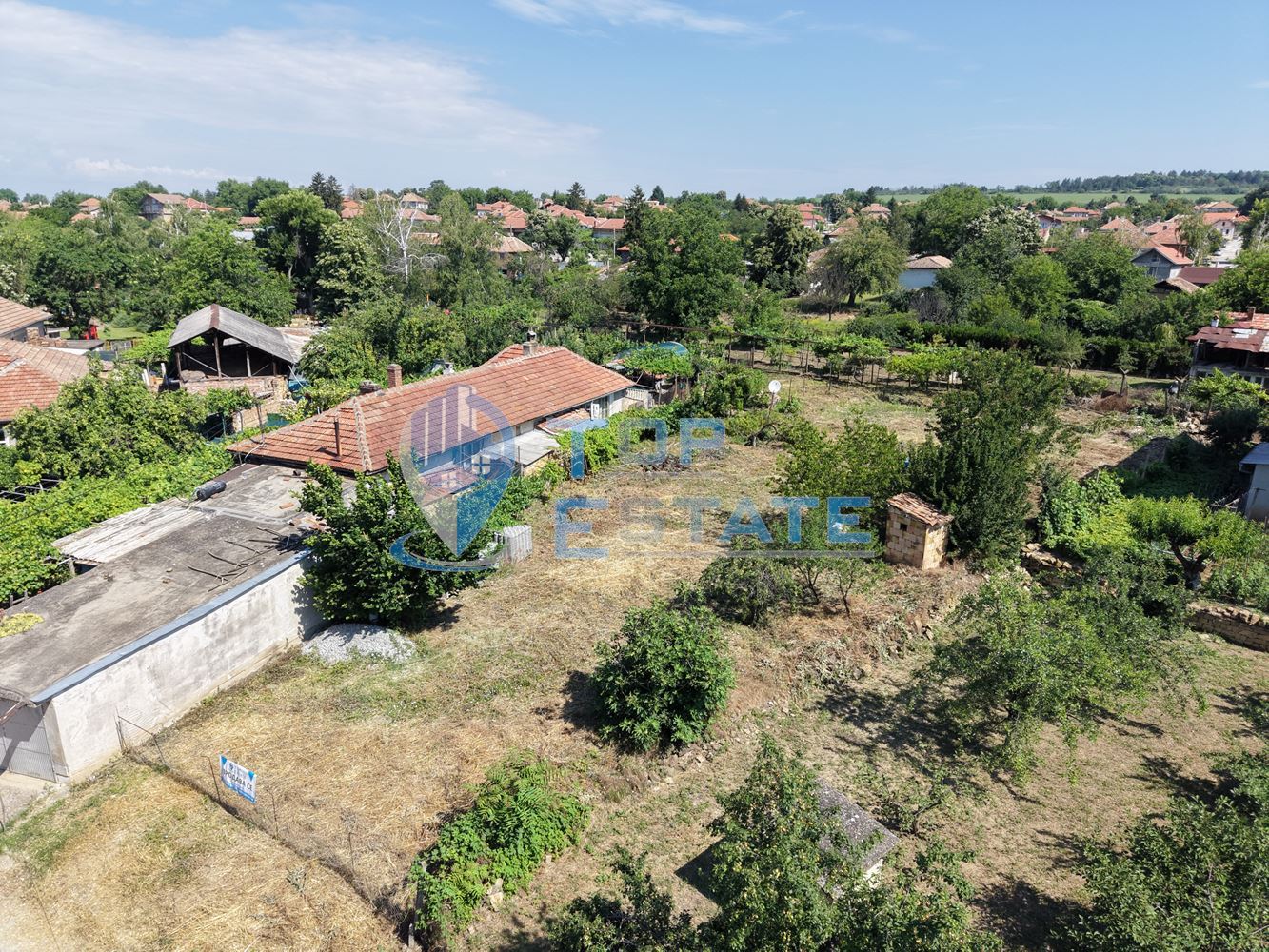 Парцел в регулация с ток, вода, канализация и кладенец в центъра на Долна Оряховица - 0