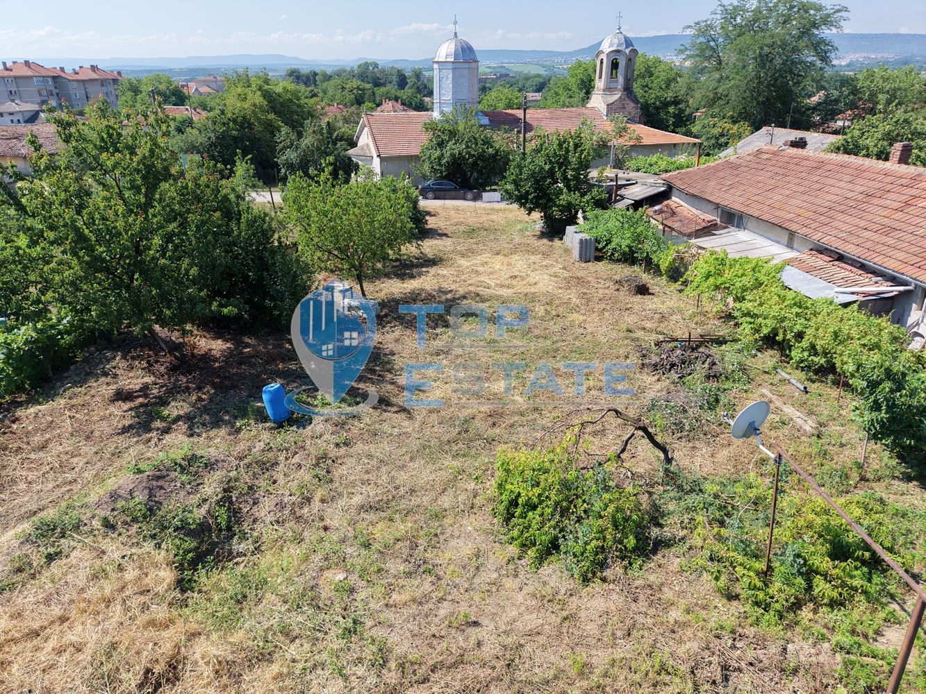 Парцел в регулация с ток, вода, канализация и кладенец в центъра на Долна Оряховица - 0