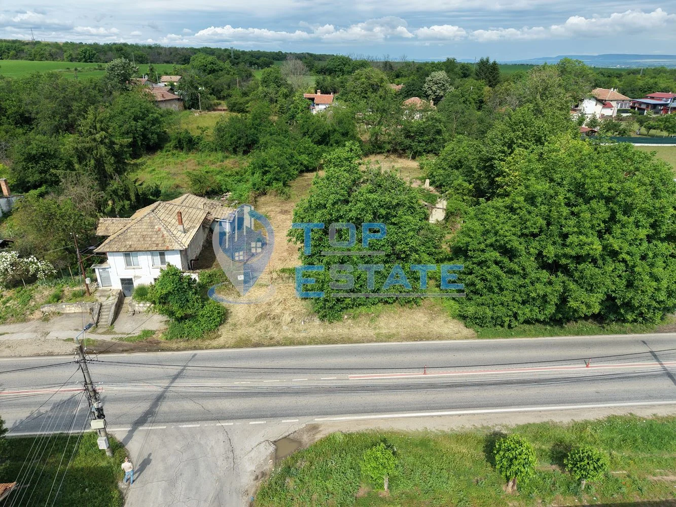 Парцел в регулация на главен път Русе - В. Търново в село Поликраище, общ. Горна Оряховица - 0