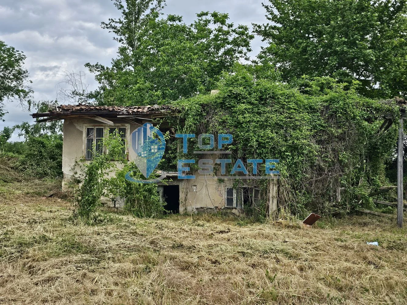 Парцел в регулация на главен път Русе - В. Търново в село Поликраище, общ. Горна Оряховица - 0
