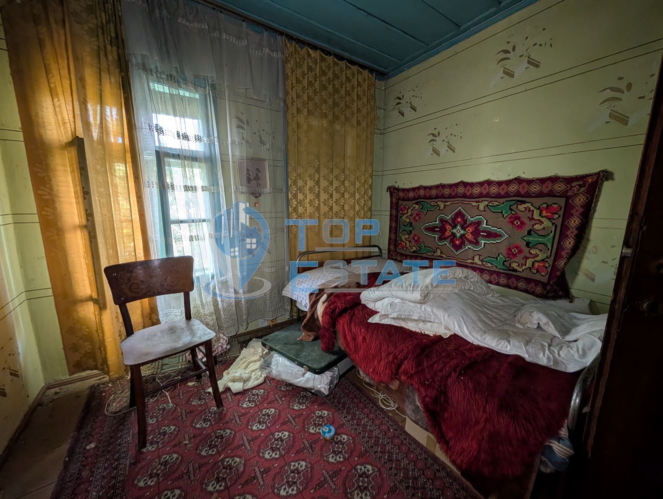 Къща с кладенец и голям двор в село Пчелище - 0