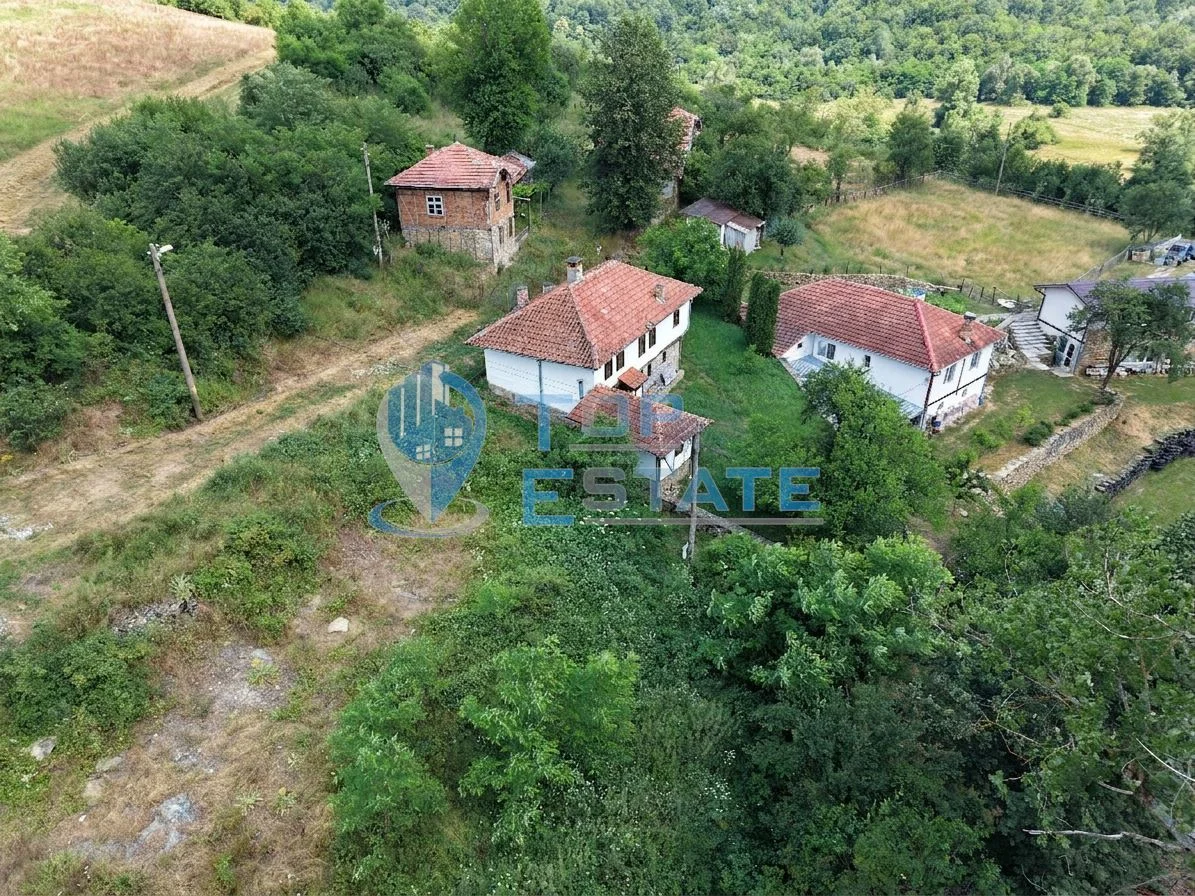 Двуетажна автентична къща в село Кисьовци, област Велико Търново - 0
