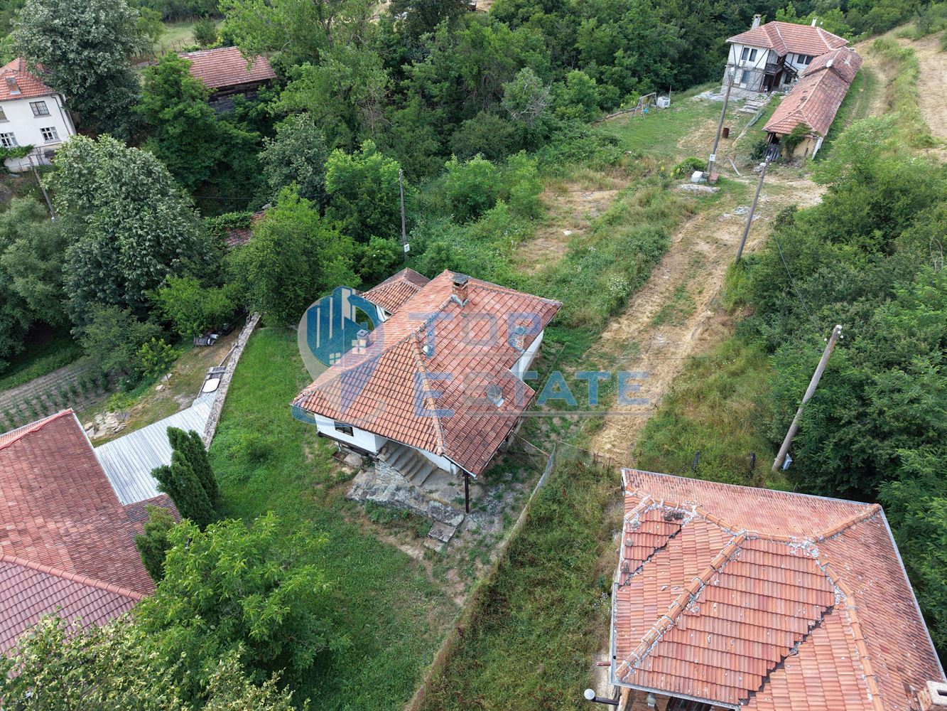 Двуетажна автентична къща в село Кисьовци, област Велико Търново - 0