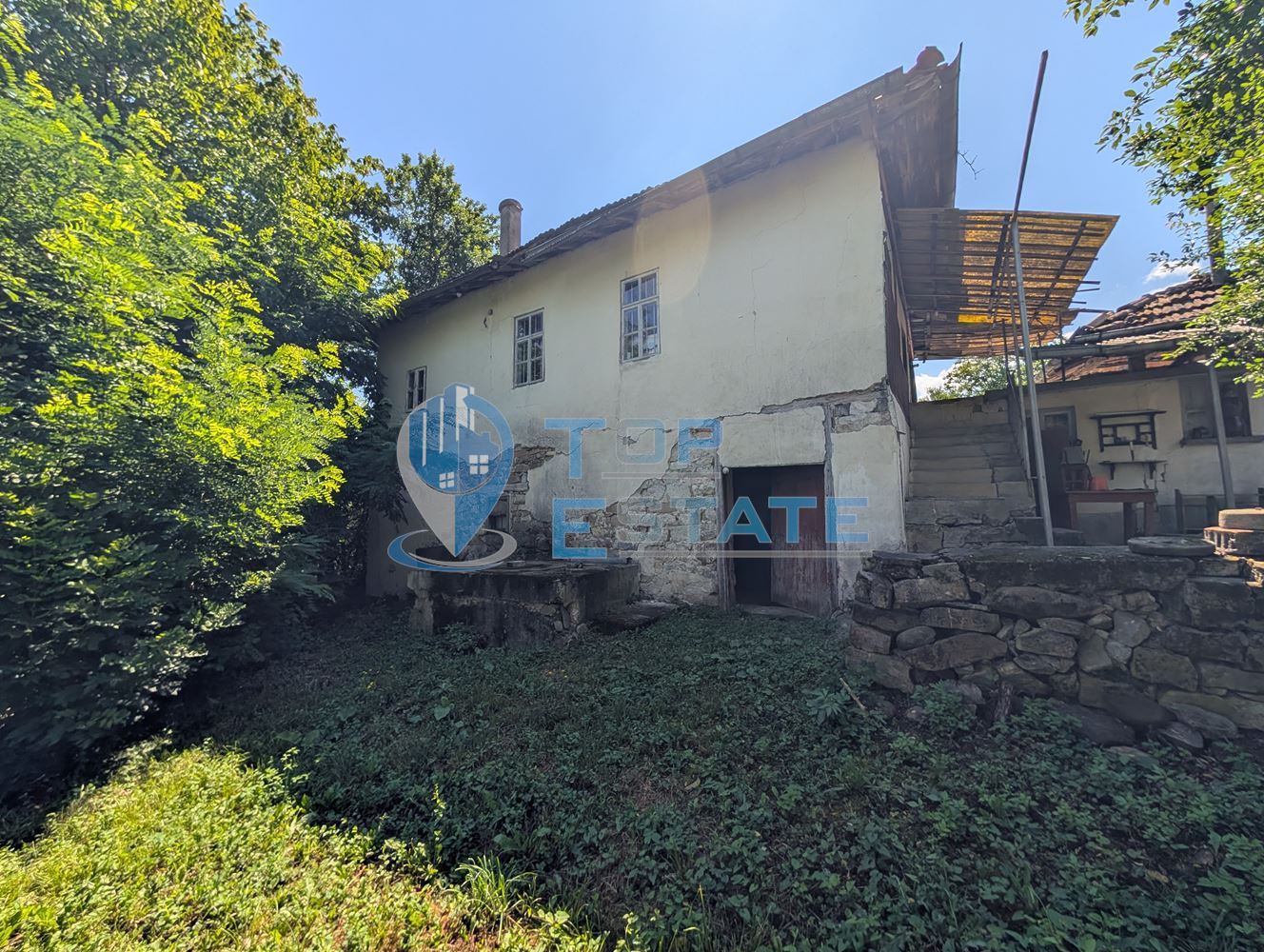 Двуетажна къща с двор в село Сливовица - 0