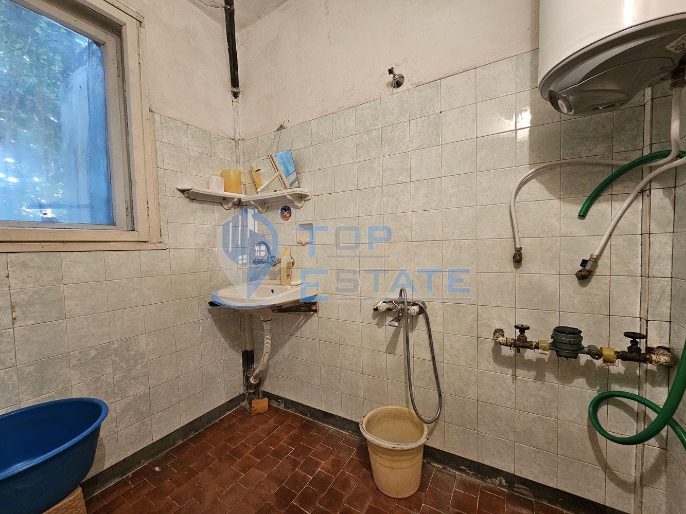 Многостаен тухлен апартамент с гараж, таван и маза в град Горна Оряховица - 0