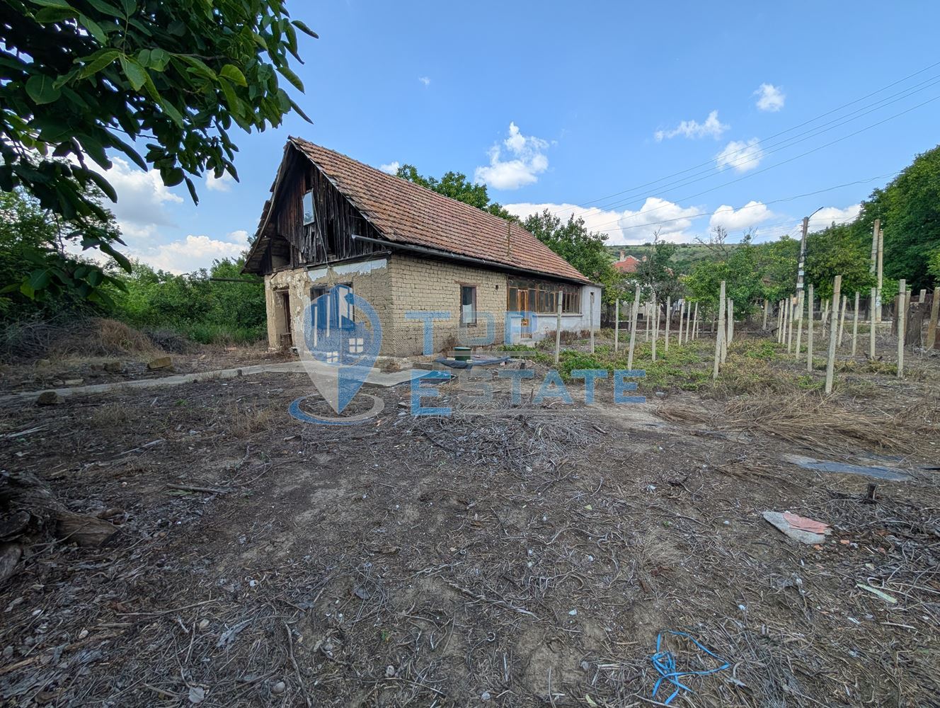 Едноетажна къща с голям двор и кладенец в село Драгомирово - 0
