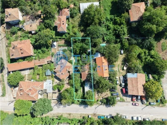 Парцел в регулация със стара къща в град Горна Оряховица, област Велико Търново - 0