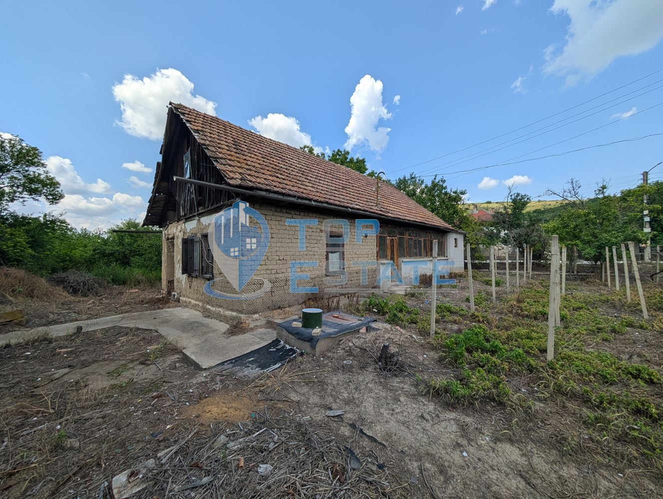 Едноетажна къща с голям двор и кладенец в село Драгомирово - 0
