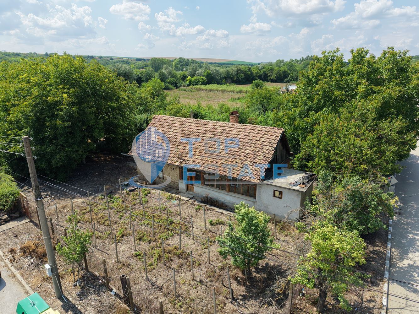 Едноетажна къща с голям двор и кладенец в село Драгомирово - 0