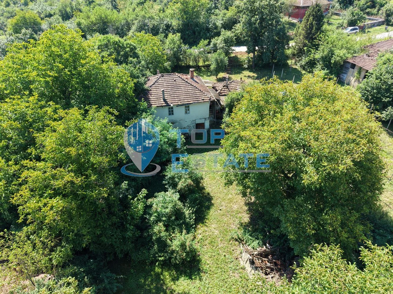 Двуетажна къща с двор в село Сливовица - 0