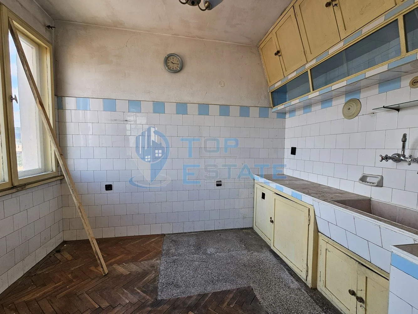 Многостаен тухлен апартамент с панорама в централната част на Г. Оряховица - 0