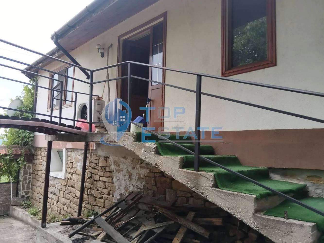 Двуетажна къща ново строителство с гараж в село Черни бряг - 0