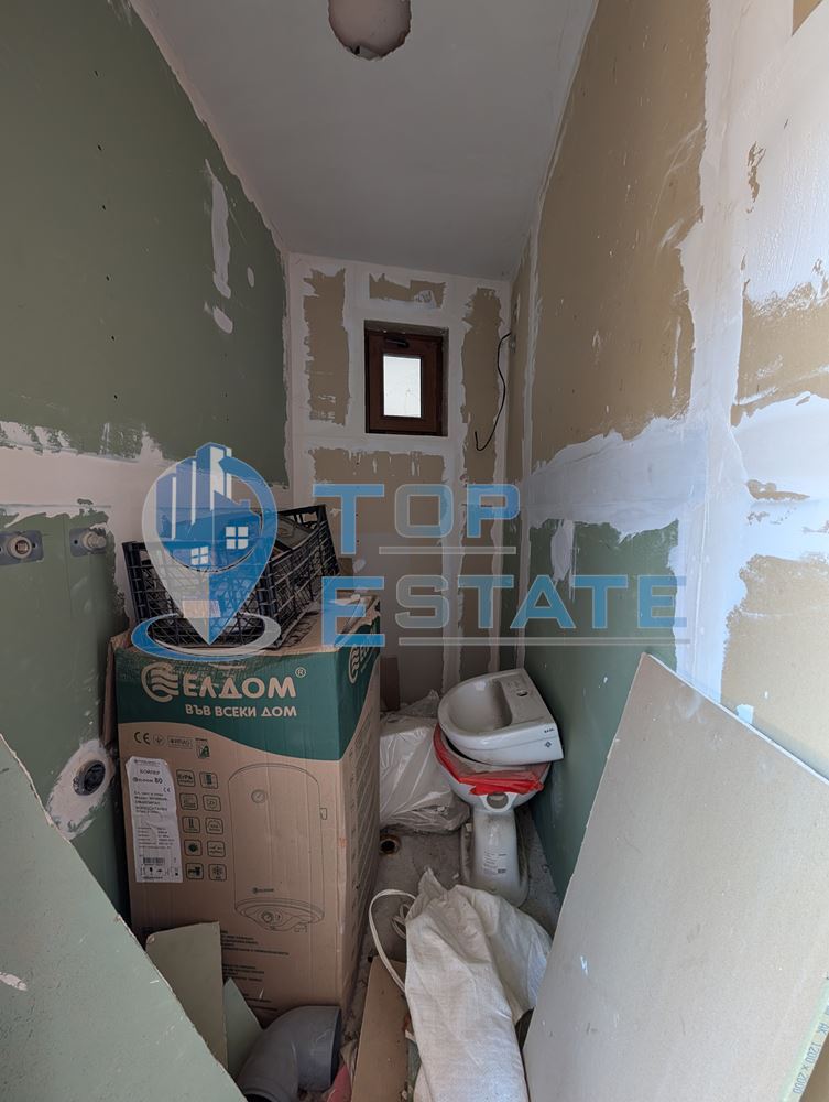Едноетажна къща с жилищна пристройка, лятна кухня и панорама в град Плачковци - 0