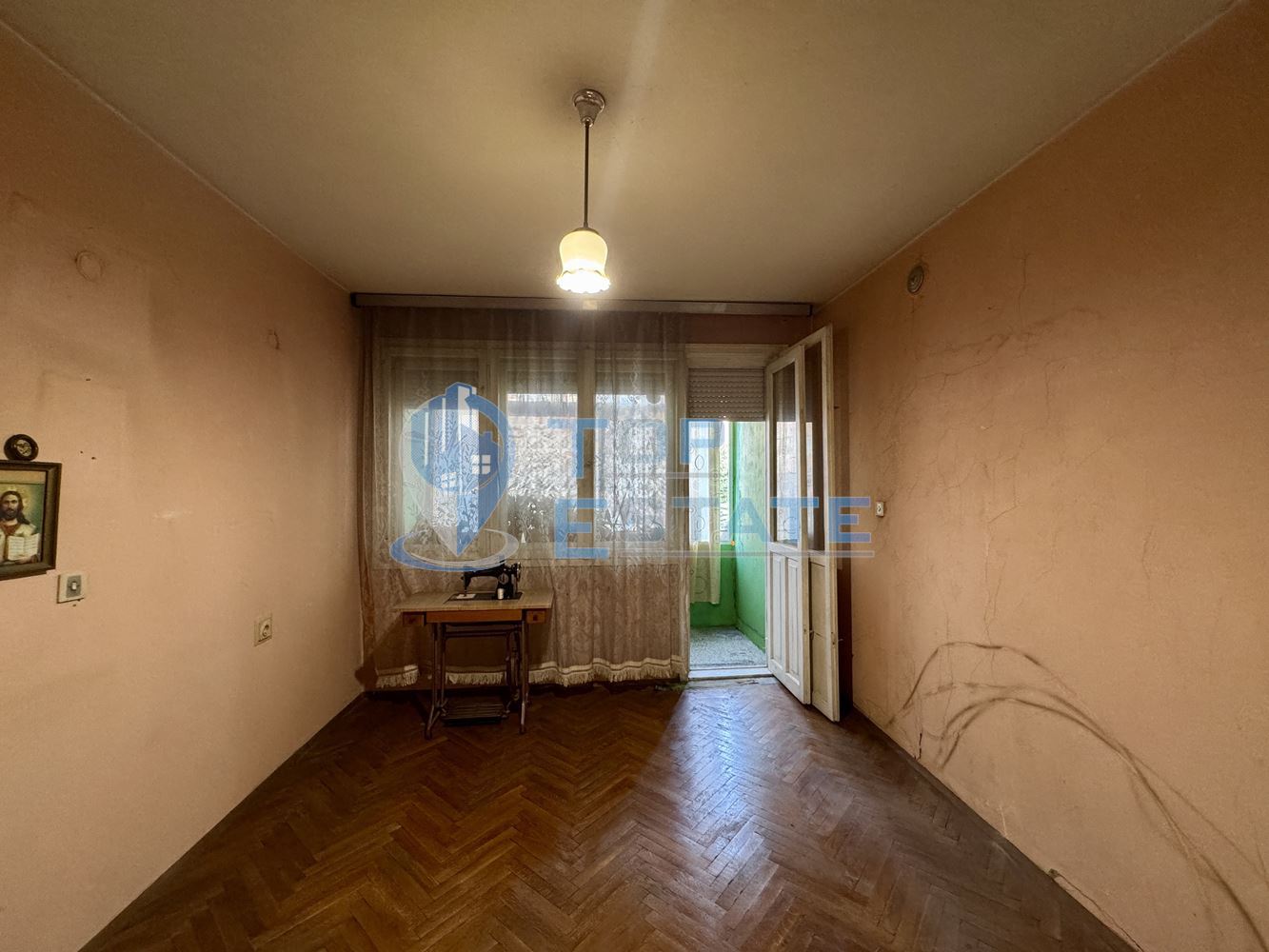 Многостаен тухлен апартамент с таванско помещение в град Горна Оряховица, област Велико Търново - 0