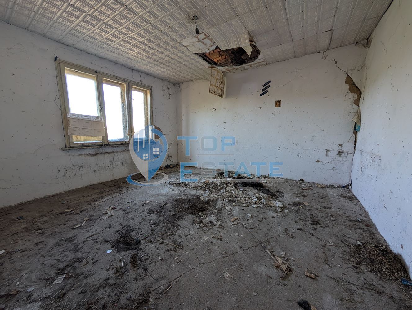 Едноетажна тухлена къща с голям двор в село Страхилово - 0