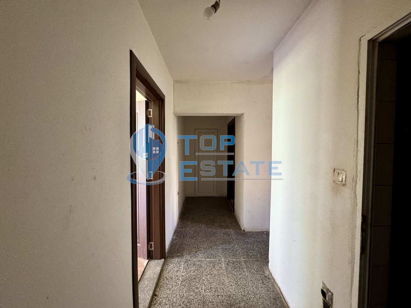 Тристаен панелен апартамент в района на ОУ "Бачо Киро", гр. Велико Търново - 0
