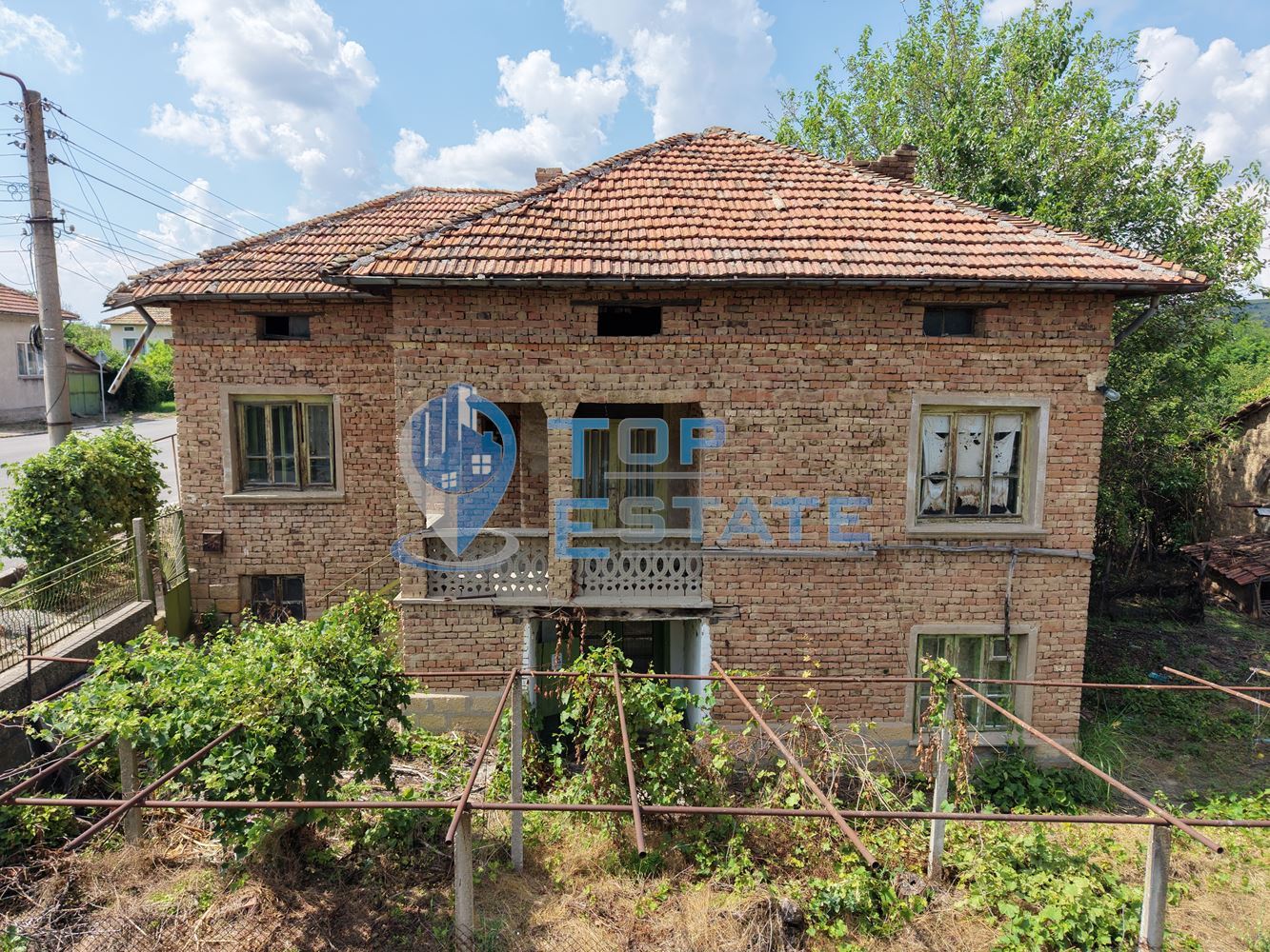 Двуетажна тухлена къща в село Драгомирово - 0