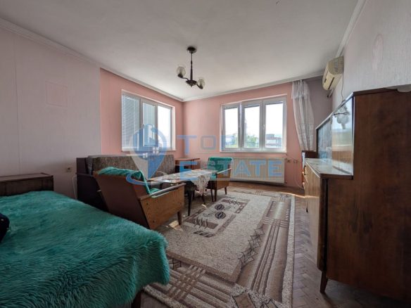 Етаж от масивна къща в центъра на град Горна Оряховица - 0