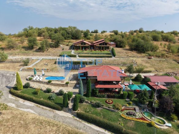 Прекрасна новопостроена къща с панорама, красив терасиран двор и басейн в сърцето на Тревненския балкан - 0