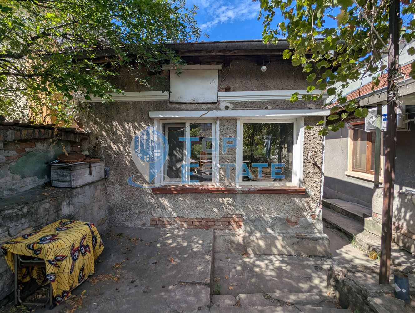 Къща на главната улица в квартал Гарата, град Горна Оряховица, област Велико Търново - 0