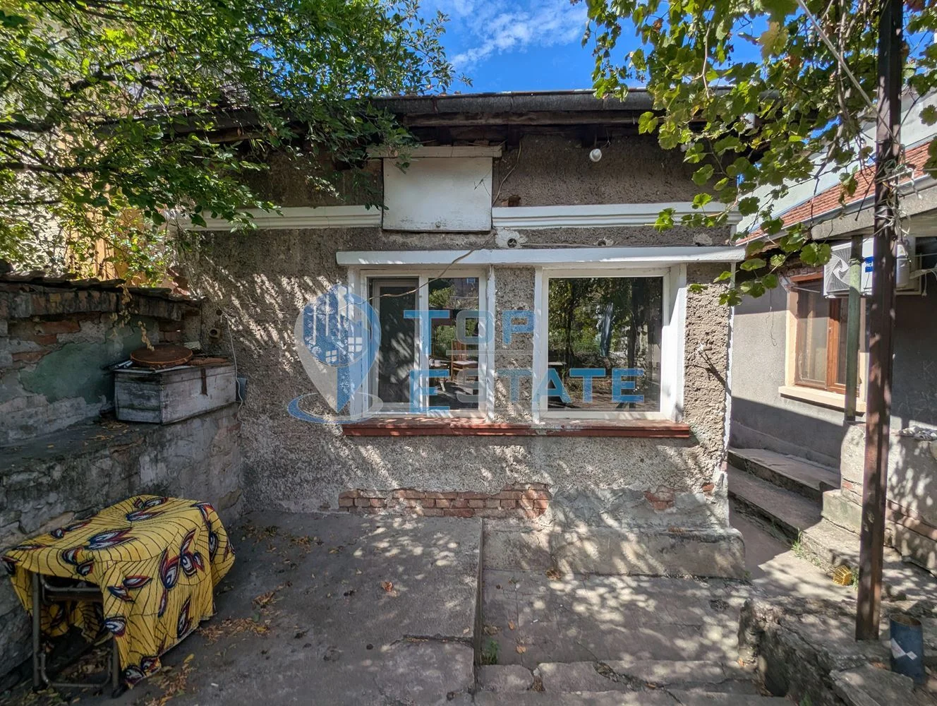 Къща на главната улица в квартал Гарата, град Горна Оряховица, област Велико Търново - 0