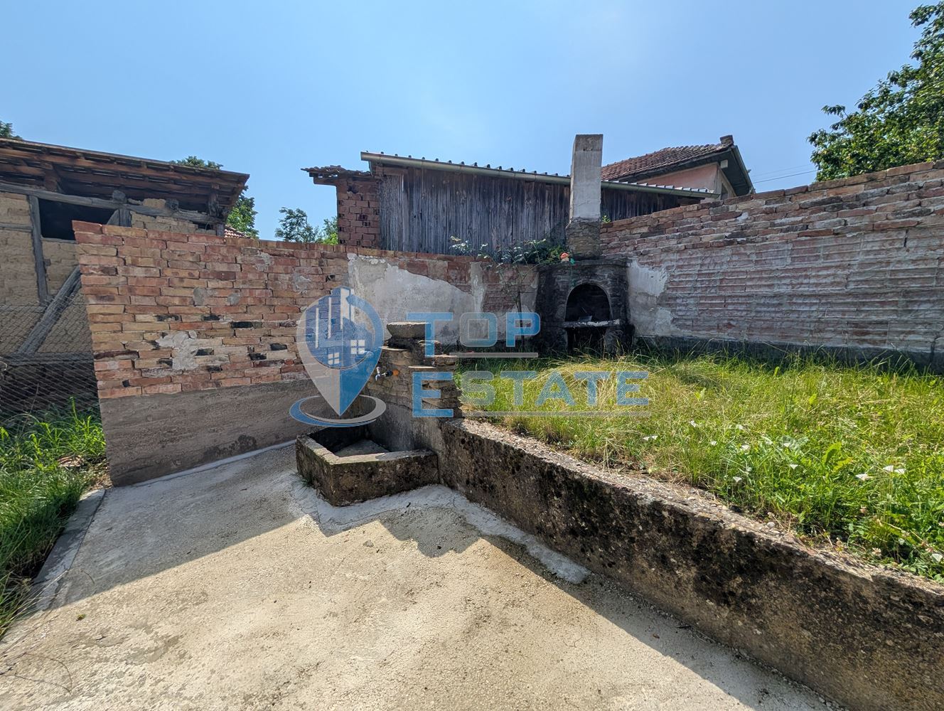 Едноетажна къща с жилищна пристройка, лятна кухня и панорама в град Плачковци - 0